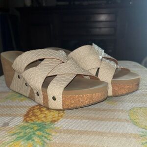 Volatile Newport Crisscross Platform Slide Sandal-Ivory